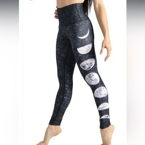 Yoga Democracy Dark Moon phase print leggings Size XS NWT